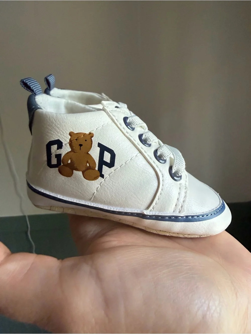 GAP comfortable white